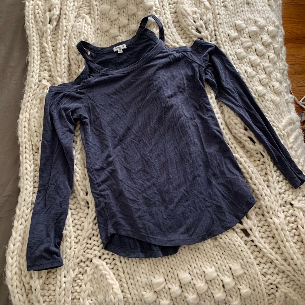 Splendid grey cold shoulder long sleeve shirt